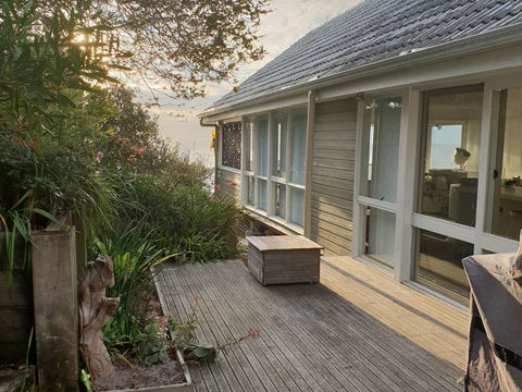 Ningaloo Formerly Willows House - Accommodation ACT 2
