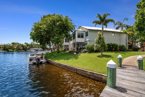 Noosa Entrance 2 Bedroom - Accommodation ACT 2