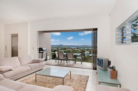 Noosa Penthouse Close To Hastings Street - Unit 2 Vue, 28 Edgar Bennett Ave - Accommodation ACT 2