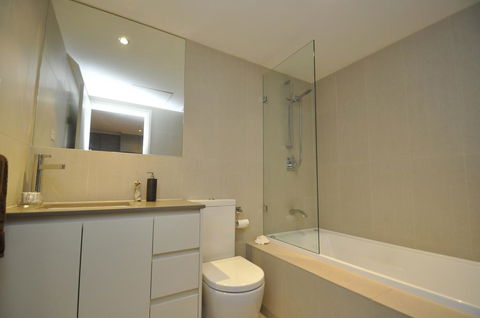 NORTH SYDNEY FULLY SELF CONTAINED MODERN 2 BED APARTMENT (16WAL) - Accommodation ACT 3