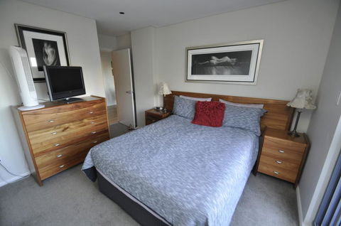 NORTH SYDNEY FULLY SELF CONTAINED MODERN 2 BED APARTMENT (16WAL) - Accommodation ACT 0