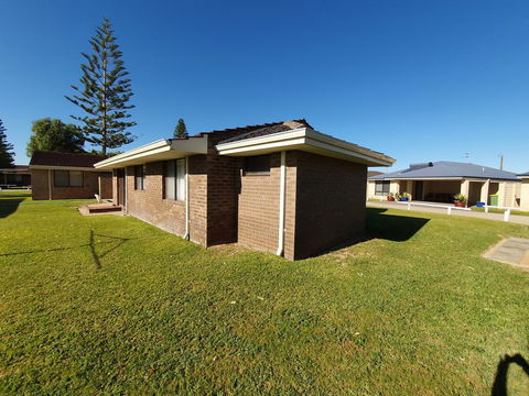 Ocean Beach Chalet 16 - Accommodation ACT 3