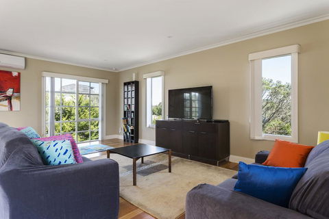 Ocean Breeze Retreat - With Spa And Space - Accommodation ACT 2
