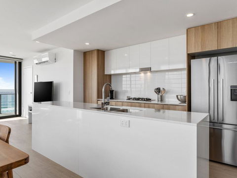 Ocean Views Apartment With Rooftop Pool - Accommodation ACT 2