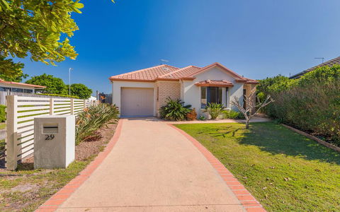Oceania Cottage - LJHooker Yamba - Accommodation ACT 1