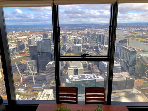 ON TOP OF THE WORLD - BEST VIEWS IN MELBOURNE !! - Accommodation ACT 2