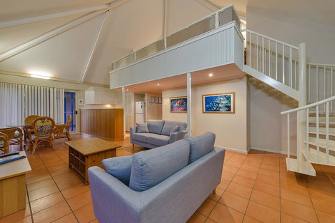 Osprey Holiday Village Unit 123 - Blissful 3 Bedroom Holiday Villa With A Pool In The Complex - Accommodation ACT 2
