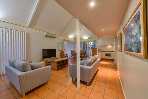 Osprey Holiday Village Unit 123 - Blissful 3 Bedroom Holiday Villa With A Pool In The Complex - Accommodation ACT 1