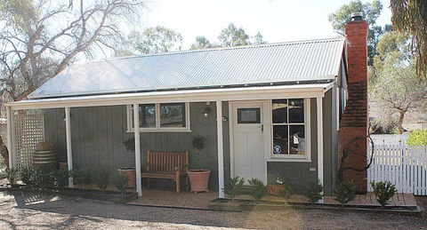 Outback Cellar & Country Cottage - Accommodation ACT 2