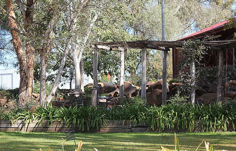 Outback Cellar & Country Cottage - Accommodation ACT 1