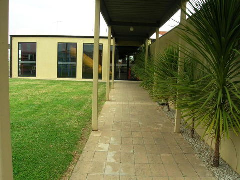 Overlander Hotel Motel - Accommodation ACT 2