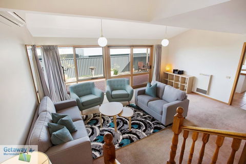 Oyster View - Accommodation ACT 3