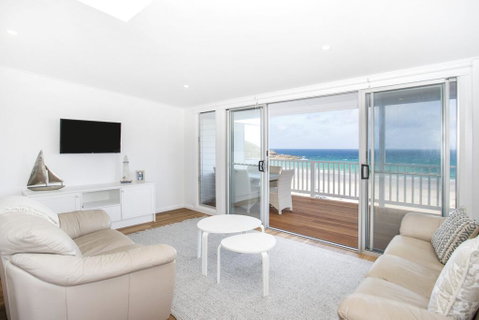 Pa's Beach House - Apartment 2 - Accommodation ACT 2