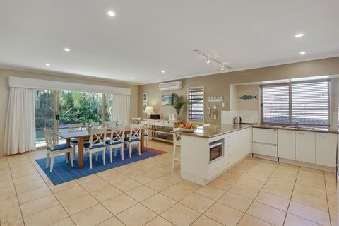 Palm Trees Noosa - Accommodation ACT 2