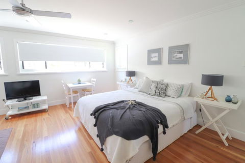Palms Studio Apartment At Raffetys Resort - Accommodation ACT 1
