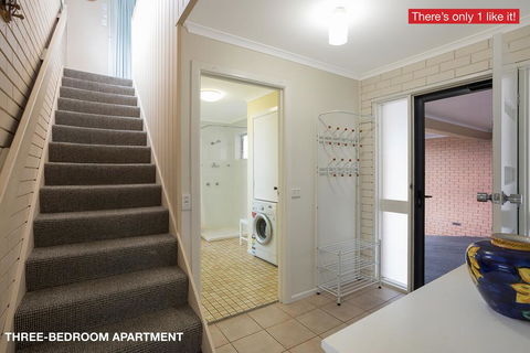 Panoramic Townhouses By Lisa - Accommodation ACT 1