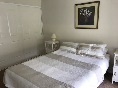 Peaceful, Relaxing With Amazing Water Views - Accommodation ACT 2