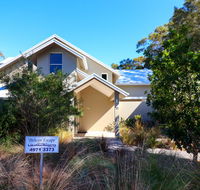 Pelican Escape Executive Home at Raffertys Resort - Accommodation ACT