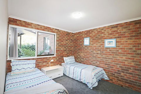 Pelican Waters - Accommodation ACT 2