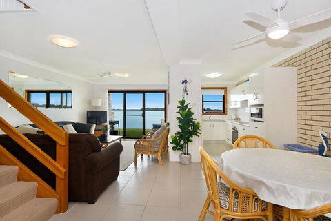 Peninsula Court 5 - Accommodation ACT 1