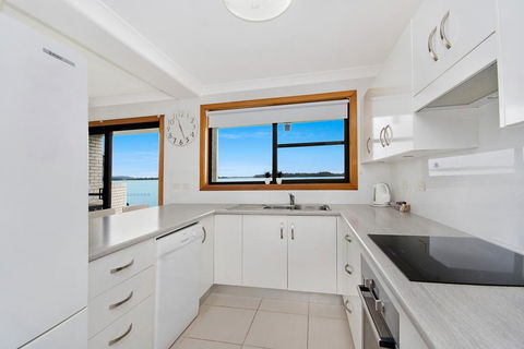 Peninsula Court 5 - Accommodation ACT 2