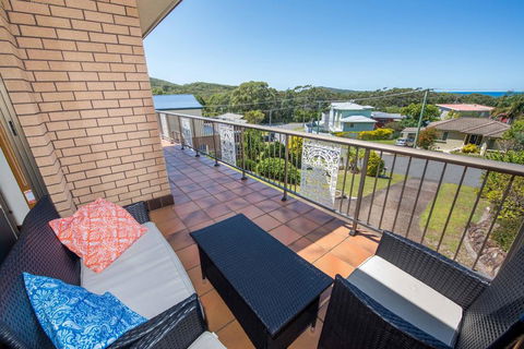Pet Friendly Lentara St 8 - Fingal Bay - Accommodation ACT 0