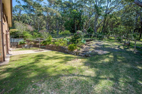 Pet Friendly Lentara St 8 - Fingal Bay - Accommodation ACT 1