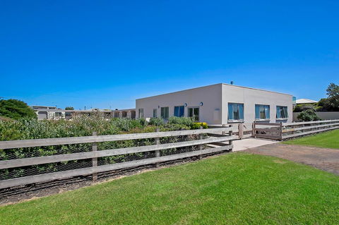 Peterborough House Motel - Accommodation ACT 1
