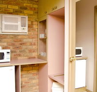 Pines Country Club Motor Inn - Accommodation ACT