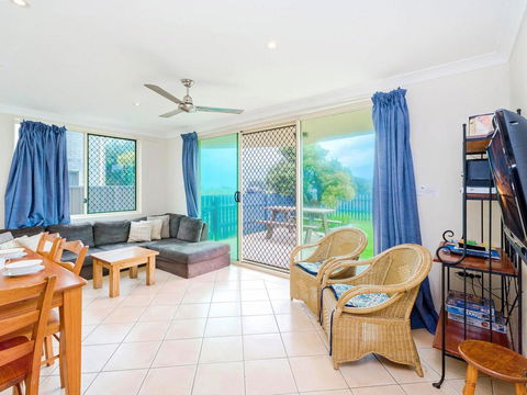Pippi View 1 (Bottom) - Across The Road From The Beach! - Accommodation ACT 1