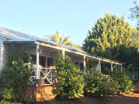 Pool House - Accommodation ACT 1