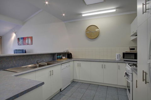Port Lincoln Foreshore Apartments - Accommodation ACT 3