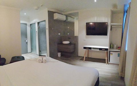 Posh Hotel - Accommodation ACT 1