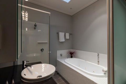 Promenade Executive Apartments - Accommodation ACT 3