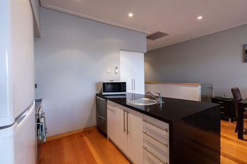 Promenade Executive Apartments - Accommodation ACT 2