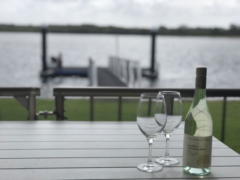 Quiet River Front Escape Walk To Ocean Street & Shops - Accommodation ACT 0