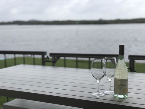 Quiet River Front Escape Walk To Ocean Street & Shops - Accommodation ACT 3