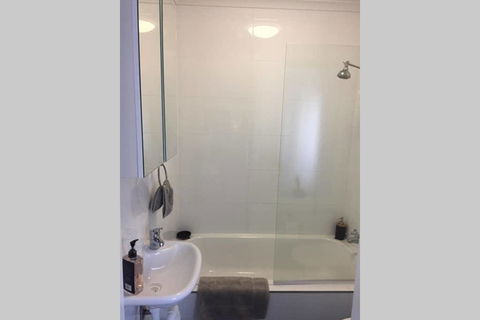 Quirky, Sunny, Spacious Apartment In The Heart Of Darlinghurst - Accommodation ACT 2
