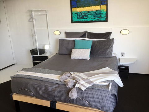 Ramada Resort Studio Split Queen Electric Adjustable Bed - Accommodation ACT 1