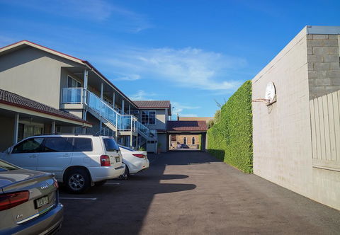 Redwood Manor Motel Apartments - Accommodation ACT 2