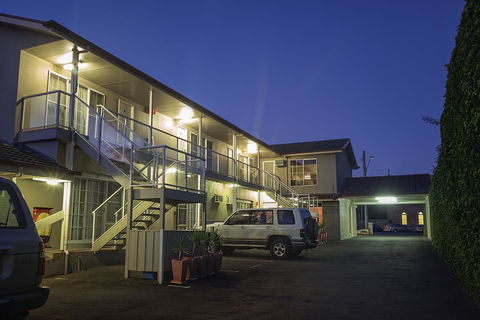 Redwood Manor Motel Apartments - Accommodation ACT 1