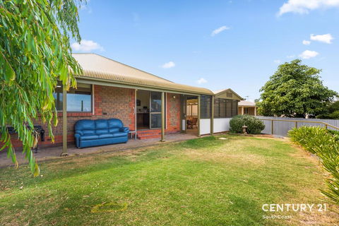 Reef & Vines Port Noarlunga - Accommodation ACT 2