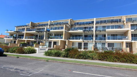 Regatta 3 - On The Lake- Little Street - Accommodation ACT 0