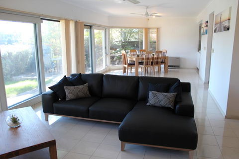 Relax At The Marina - Accommodation ACT 1