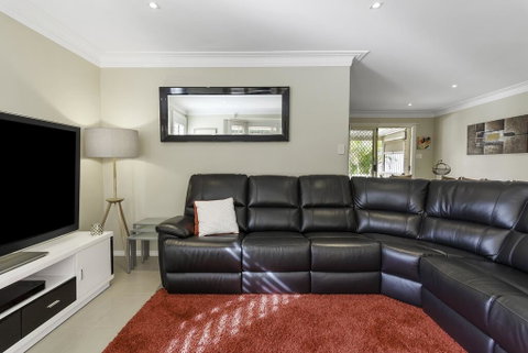 RELAXED COASTAL GETAWAY // MOMENTS TO WATERFRONT - Accommodation ACT 3