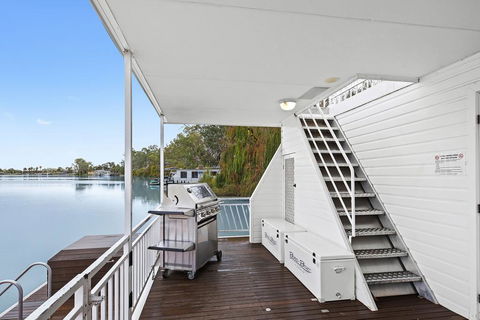 Renmark River Villas And Boats & Bedzzz - Accommodation ACT 2