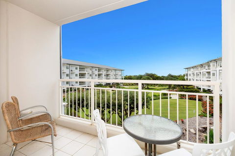 RESORT ON THE BEACH 5215 - OCEAN GLIMPSES - Accommodation ACT 3