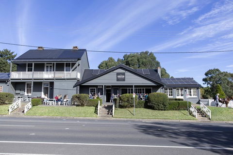 Robertson Public House And Kitchen - Accommodation ACT 0