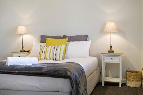 Robertson Public House And Kitchen - Accommodation ACT 1