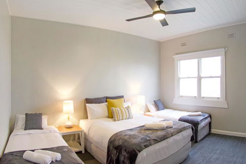 Robertson Public House And Kitchen - Accommodation ACT 2